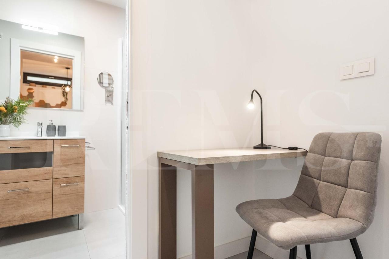 Intimate And Quiet Apartment - Center Malaga Bagian luar foto